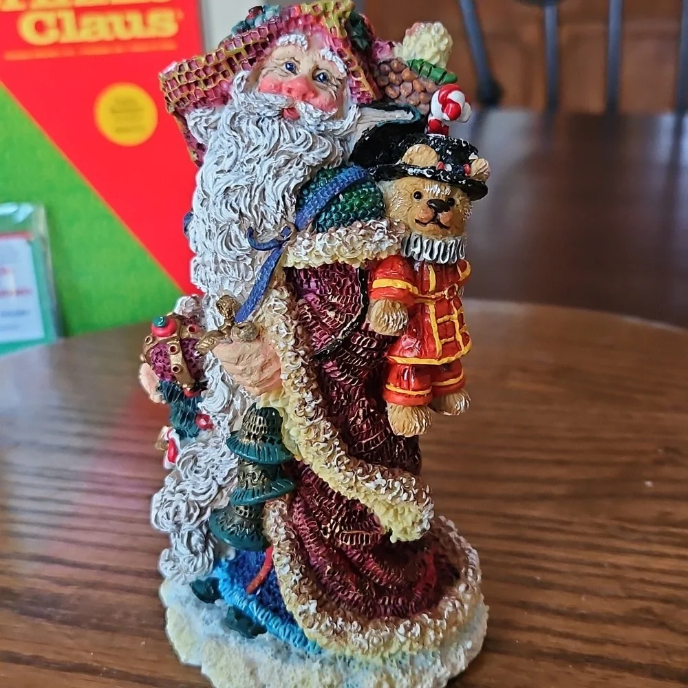 Crinkle Claus Teddy Beefeater Santa  Figurine Possible Dreams Holiday Christmas